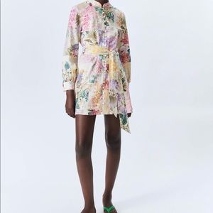Zara floral dress. Sold out online!!! Size Medium